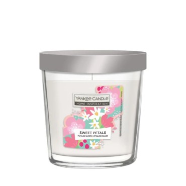 Średnia świeca Sweet Petals Home Inspiration Yankee Candle