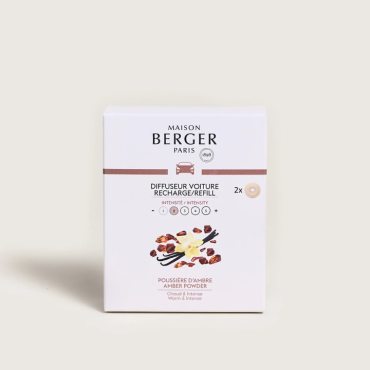 Wkład do dyfuzora samochodowego - zestaw 2 sztuk Ambra Maison Paris Berger w białym opakowaniu z grafiką wanilii i bursztynu.
