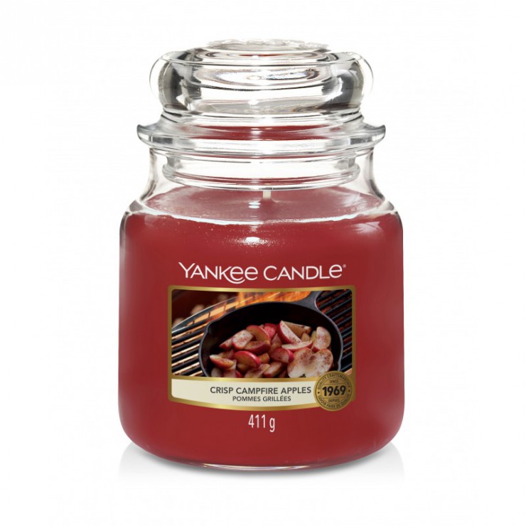 Średnia świeca Crisp Campfire Apples Yankee Candle